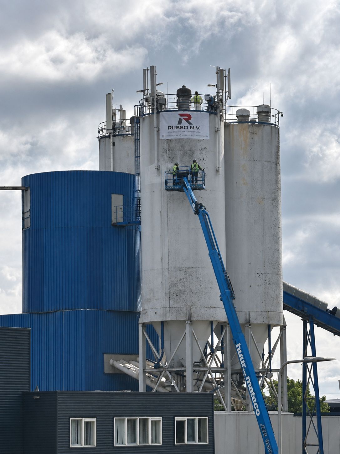 Detail of the renovated silos and steel structure at Albeton