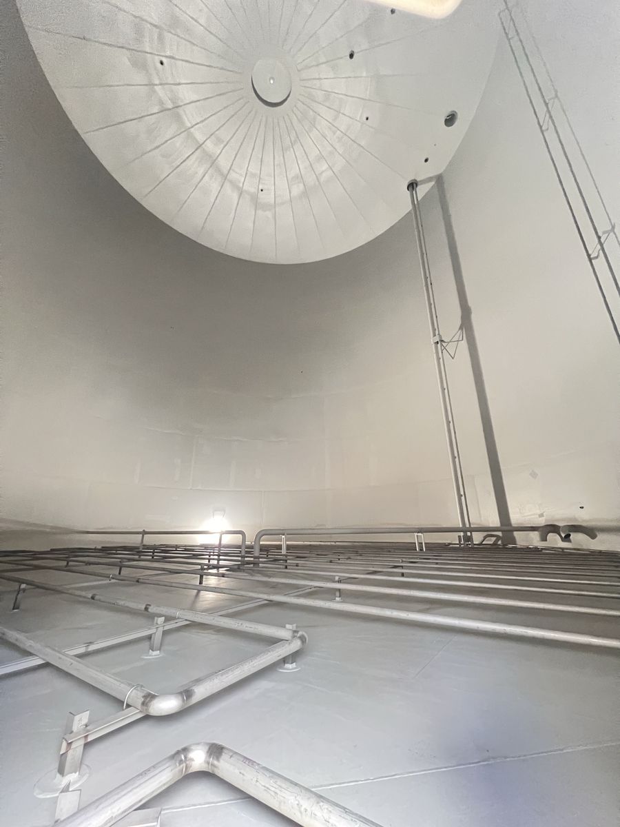 Afgewerkte opslagtank op een Belgische terminal, gecoat door Russo NV